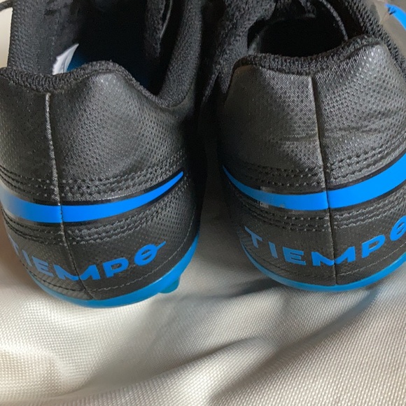 Nike Youth soccer cleats Size 5.5 - Picture 5 of 5